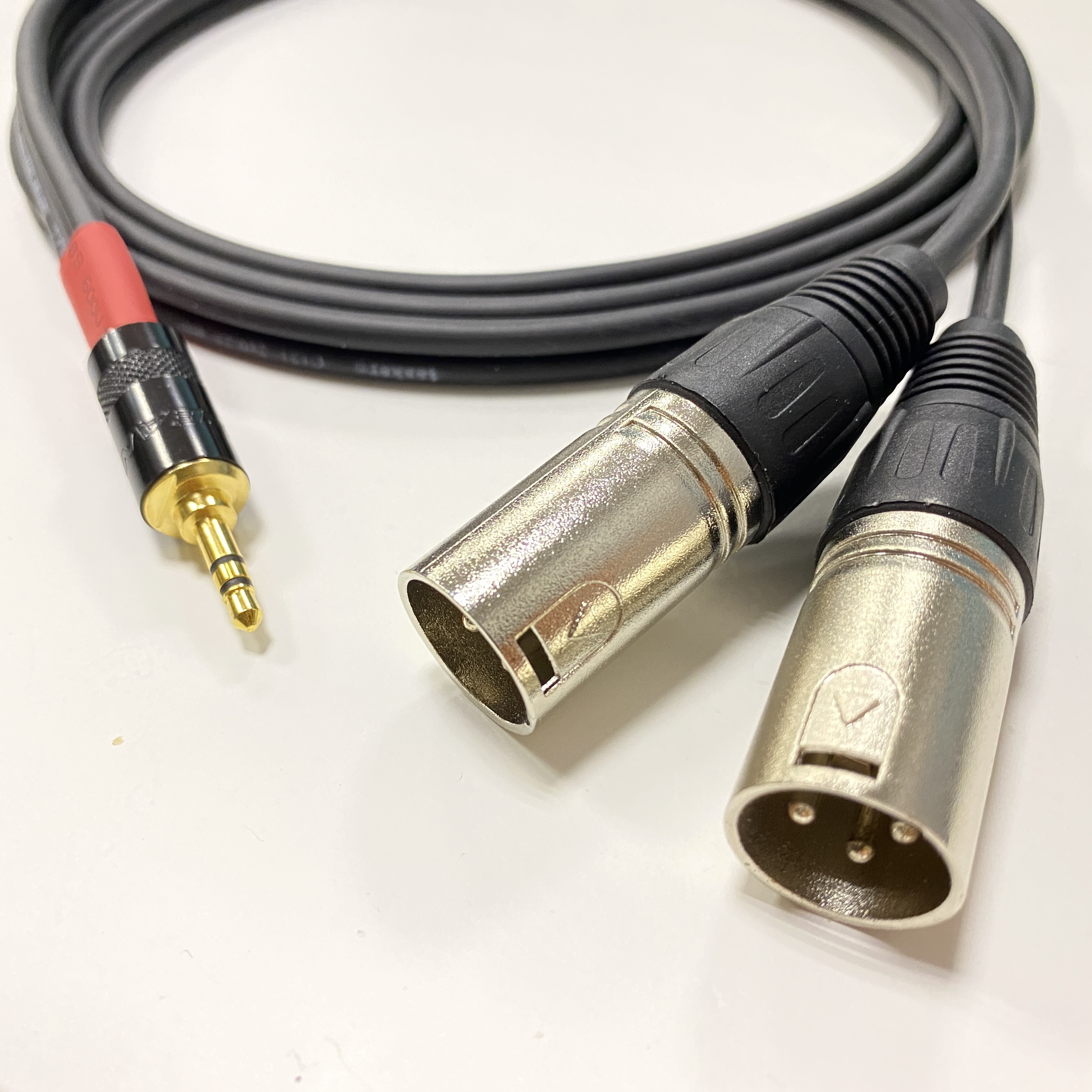Кабель minijack 3.5 mm stereo - 2 XLR male Rean 2m Кабель minijack 3.5 mm stereo - 2 XLR male Rean 2m MMAG (собственное производство)